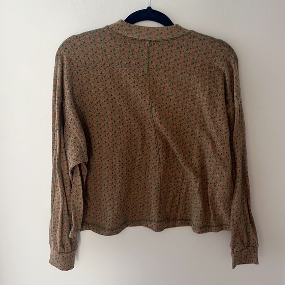 Lightweight floral soft drop shoulder sweater - Picture 2 of 4